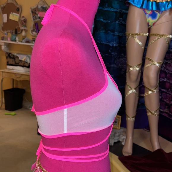 New Mesh “O” Ring  Halter Top - Picture 3 of 11